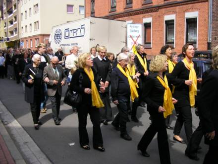 Umzug zur Michaeliskirche