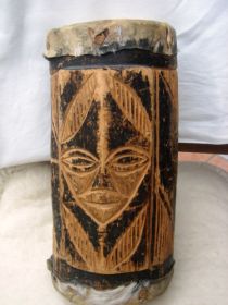 Afrikanisches Brauchtum: Trommel