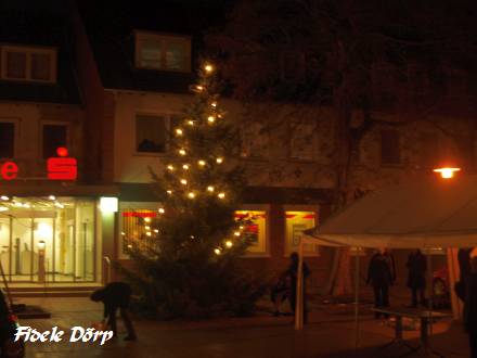Leuchtender Tannebaum auf dem OBV-Weihnachtsmarkt 2009 (Foto: Fidele Dörp)