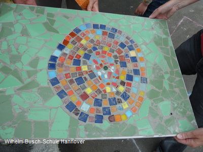 Wilhelm-Busch-Schule: Das Brckenjahrprojekt - Fliesenmosaik