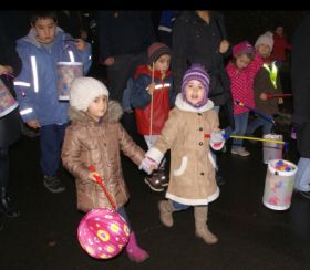 Kita St. Thomas: KiTa-Kids erobern die Nacht beim Laternenumzug