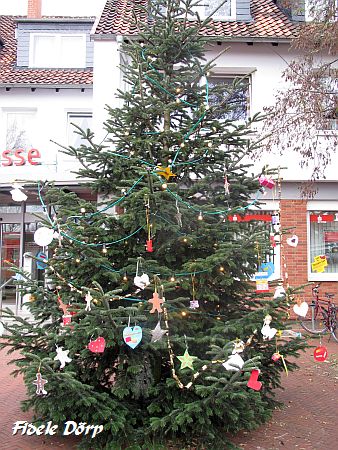 Tannenbaum auf dem Oberricklinger Weihnachtsmarkt des OBV