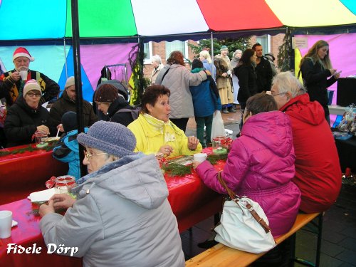 Weihnachtsmarkt des Oberricklinger Butjerbrunnenvereins (OBV) zum 1. Advent