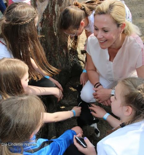 Ex-First Lady Bettina Wulff lädt Jugend in den Serengeti-Park ein