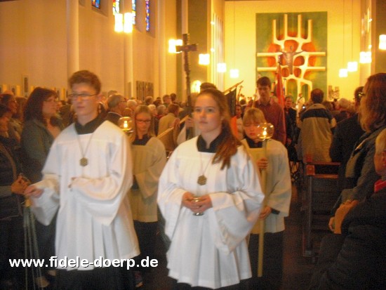 Festlicher Auszug aus der St. Augustinuskirche