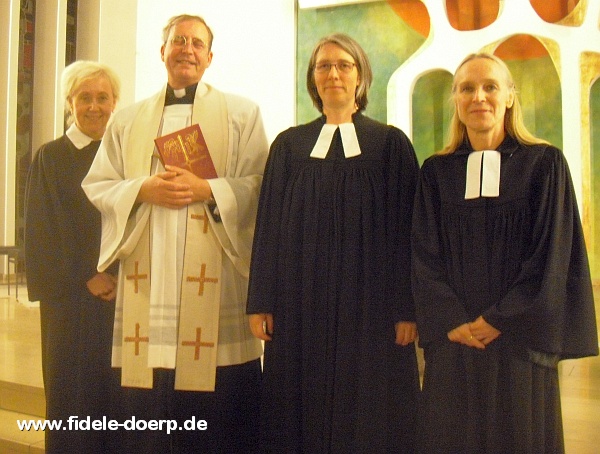 Pastorin Marlis Ahlers, Pfarrer Christoph Harmening, Pastorin Kathrin Bernhardt und Pastorin Dr. Sigrid Lampe-Densky (v.l.)