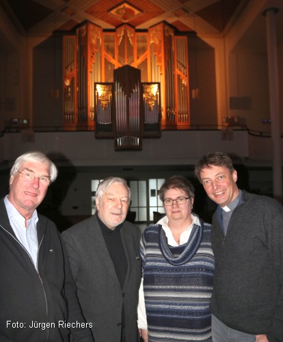 Herbert Stürwold, Winfried Dahn, Silke Peppermüller und Pfarrer Thomas Berkefeld (v.l. / Foto: Jürgen Riechers)