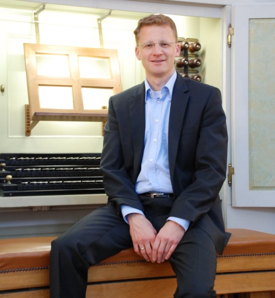 Prof. Thomas Lennartz an der Silbermann-Orgel in Dresden