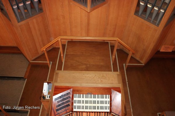 Der Spieltisch der Lobback-Orgel (Foto: Jürgen Riechers)