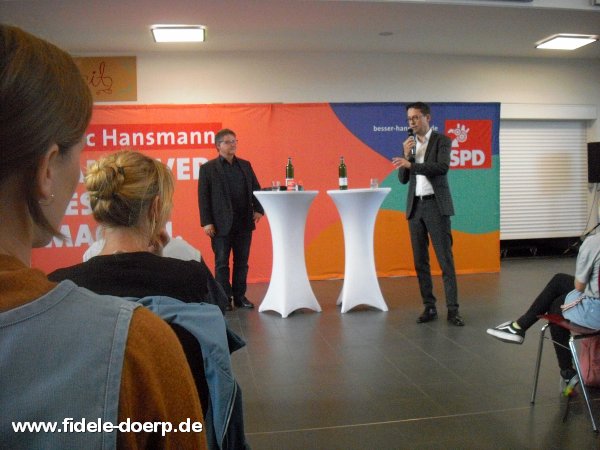 'Auf ein Wort mit Marc Hansmann' im Foyer der IGS Mühlenberg