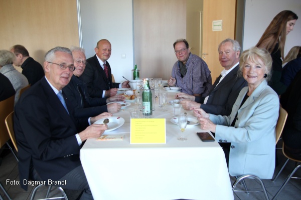 Tisch der Stadtgesellschaft (Foto: Dagmar Brandt)