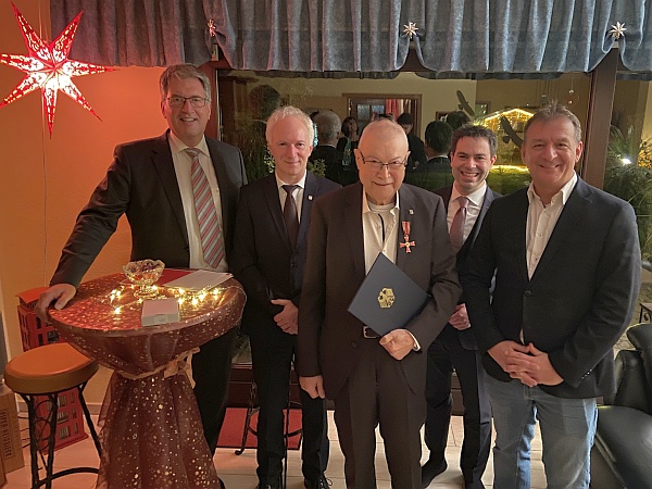 Christian Weske, Bürgermeister Thomas Klapproth, Klaus Dieter Scholz, Oliver Kiaman und Jens Seidel (v.l.)
